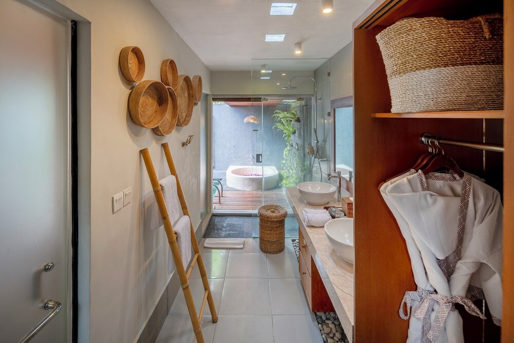 Фото Legian Kriyamaha Villa