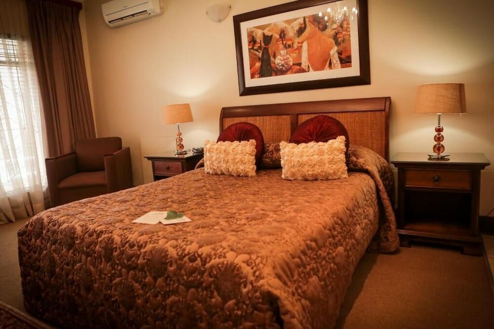 Фото Scott's Manor & Conference Venue