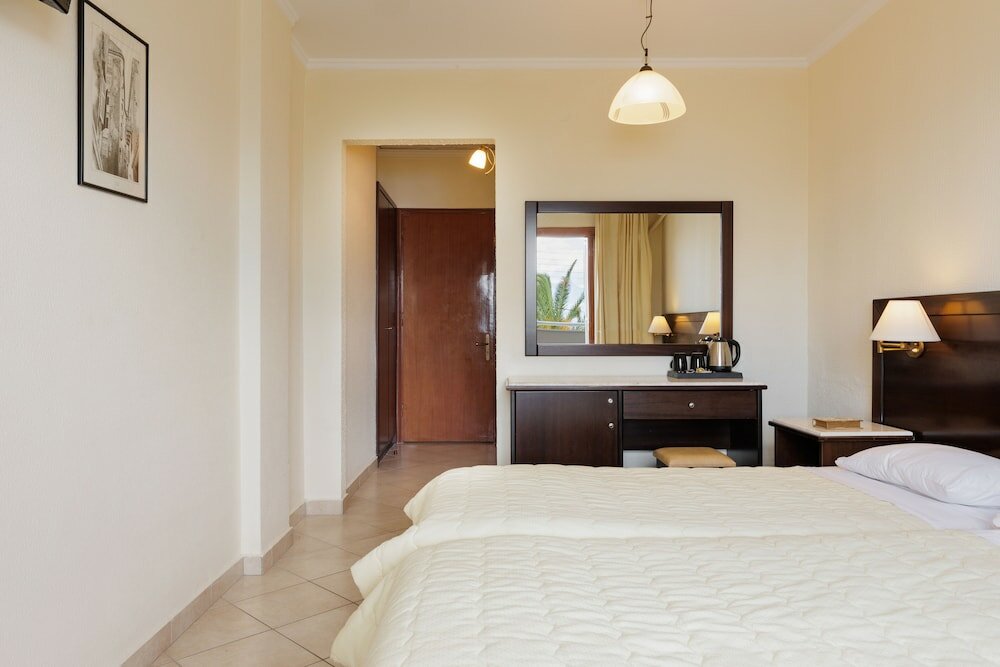 Фото Aphrodite Beachfront Hotel by Konnect, Roda