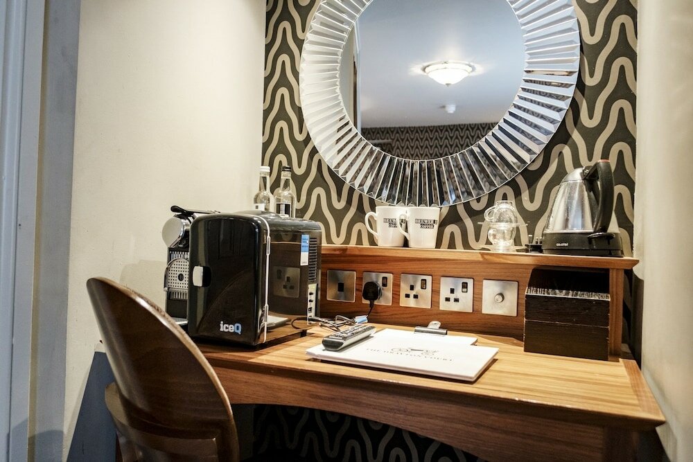 Фото The Drayton Court Hotel