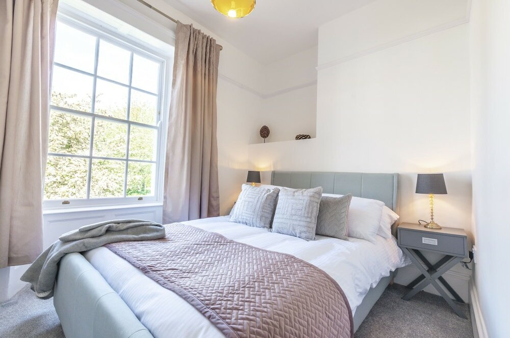 Фото Wyndham Square Apartments by K Boutique