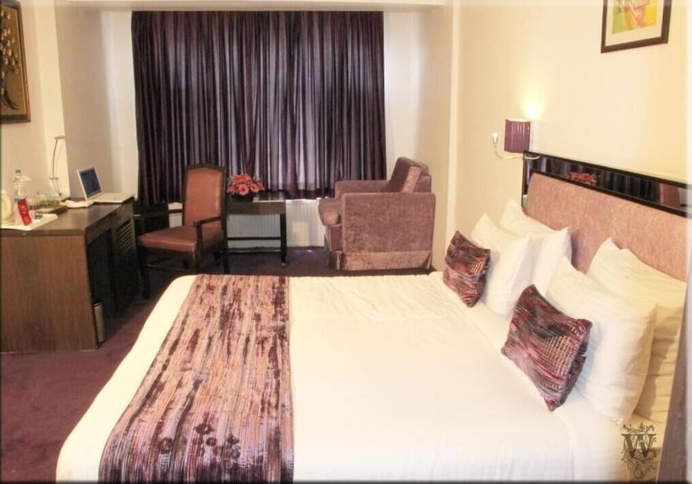 Фото Batra Hotel