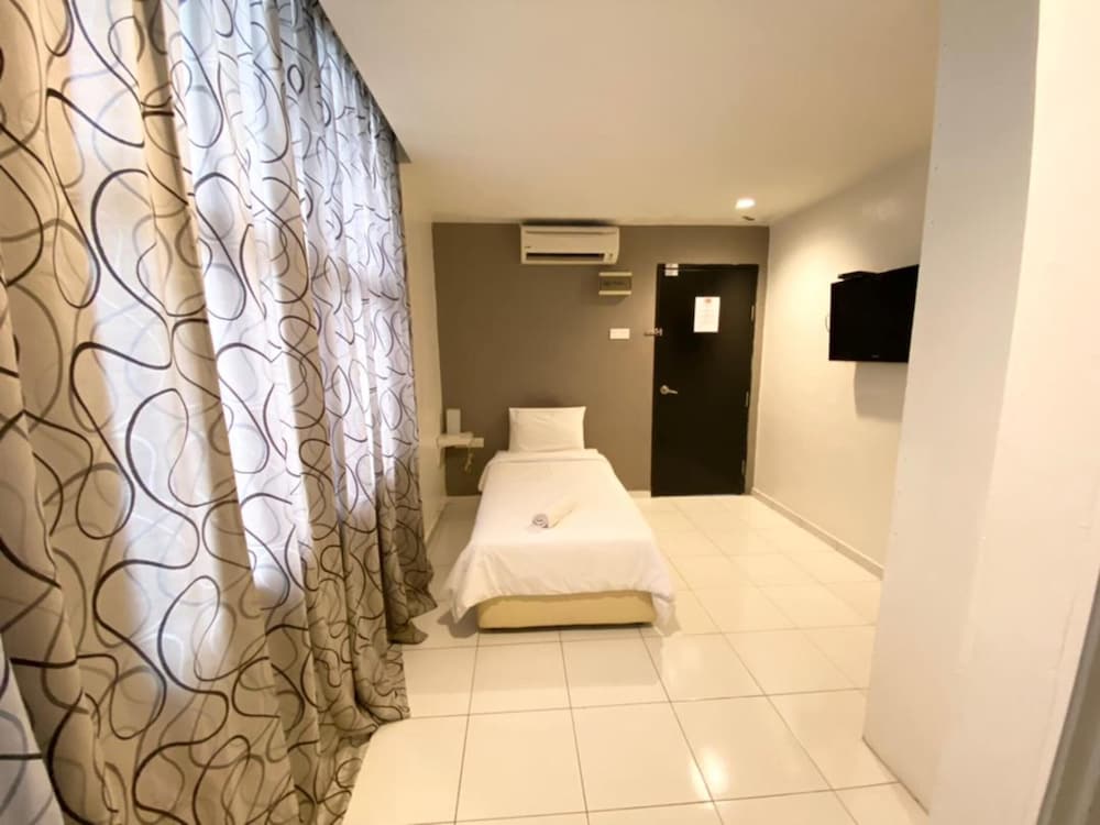 Фото One One 08 Hotel Tapah