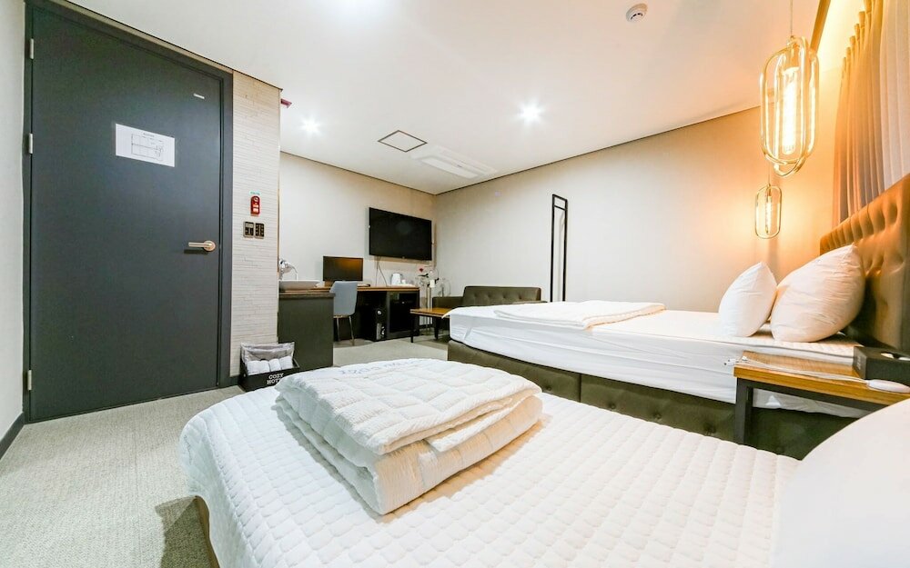Фото Changwon Palyongdong Hotel Cozy