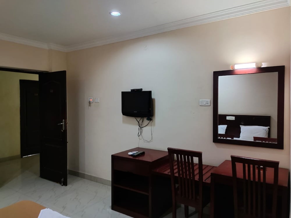 Фото Hotel Geetha International