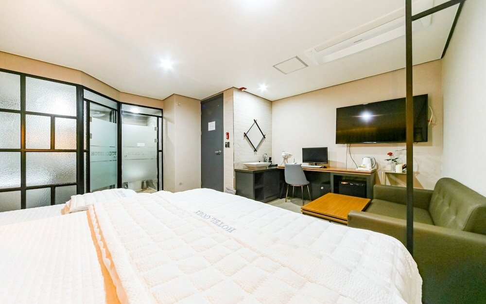 Фото Changwon Palyongdong Hotel Cozy