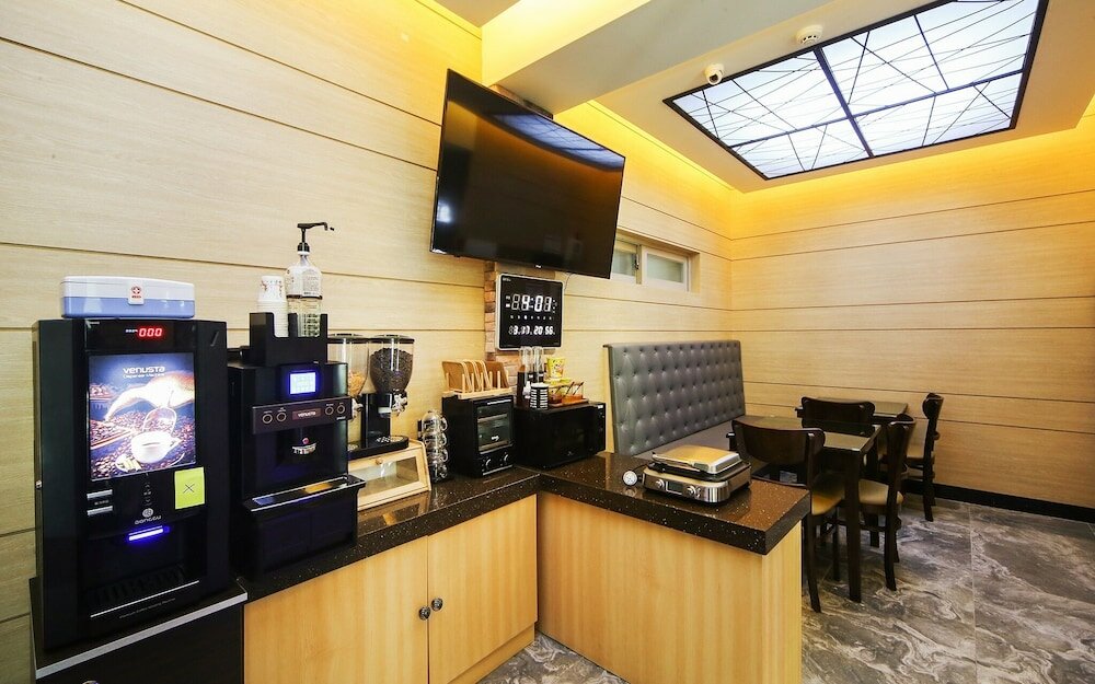 Фото Changwon Palyongdong Hotel Cozy
