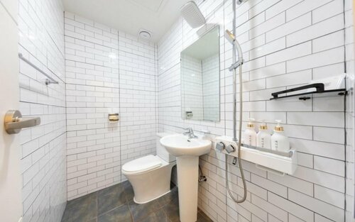 Гостевой дом Gangneung Nishi SPA Pension в Канныне