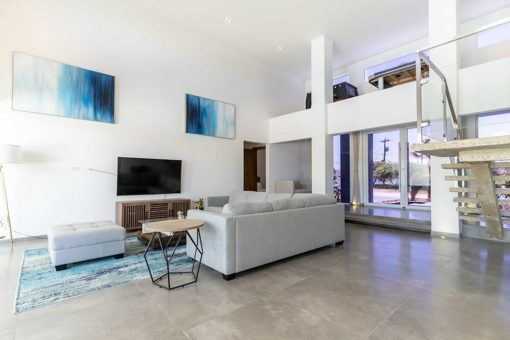 Фото Grand Modern Villa 6-bedroom! Brand New! Heated Jacuzzi!