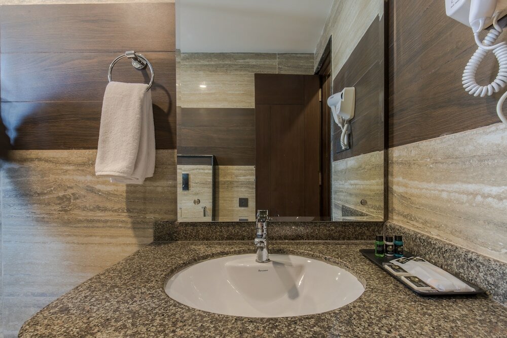 Фото Mourya Hotel Pvt. Ltd