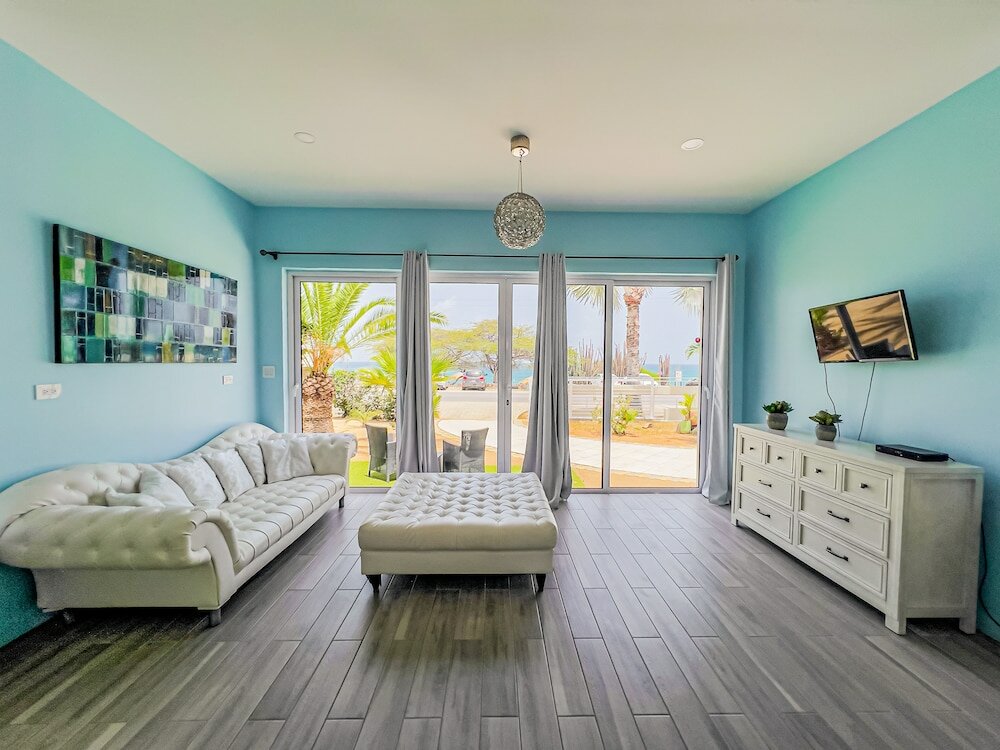 Фото Direct Ocean Front Villa With Private Pool + View! Boca Catalina Malmok!