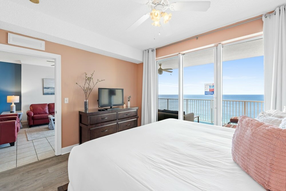 Фото Tropic Winds by Book That Condo