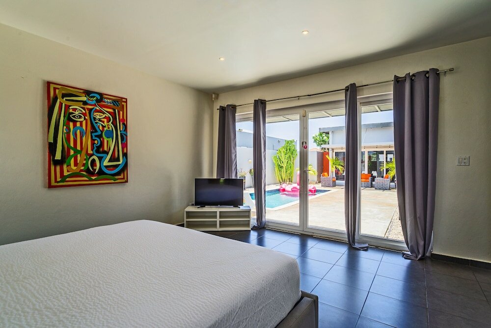 Фото Stunning Modern Home, Near Beaches Full Ac