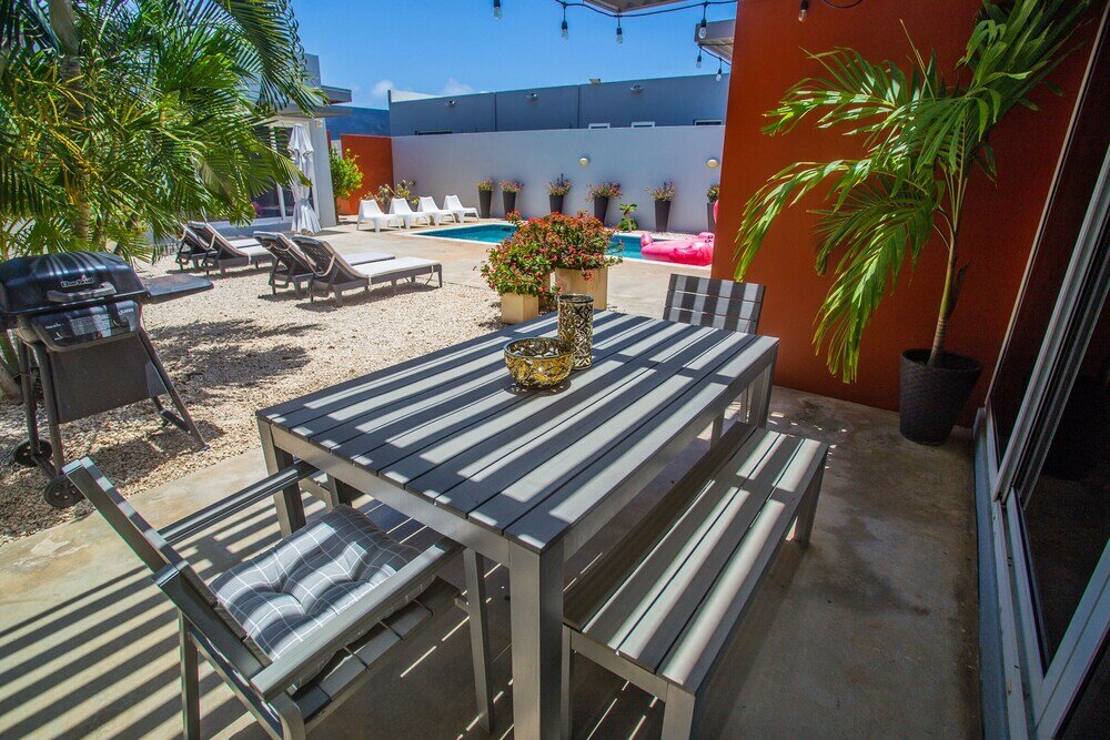 Фото Stunning Modern Home, Near Beaches Full Ac