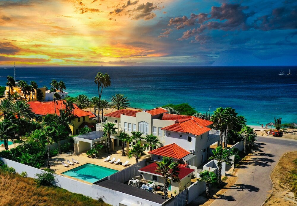 Фото Direct Ocean Front Villa With Private Pool + View! Boca Catalina Malmok!