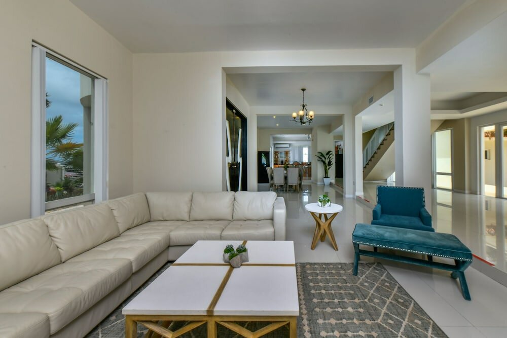 Фото Direct Ocean Front Villa With Private Pool + View! Boca Catalina Malmok!