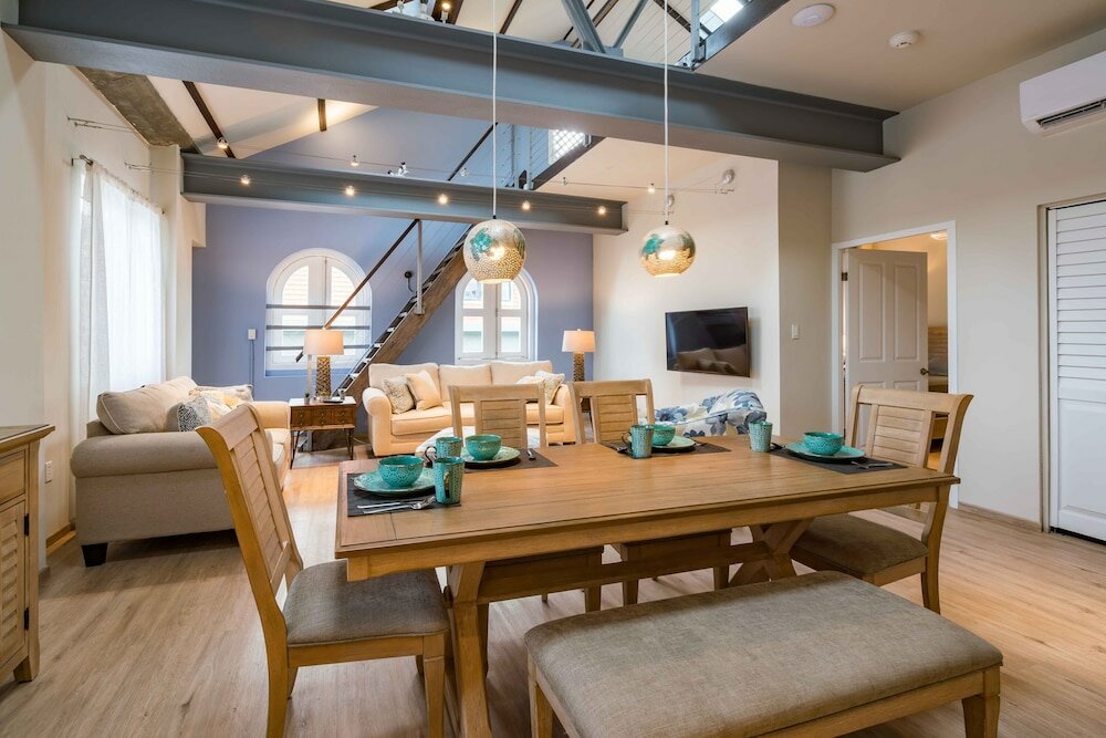 Фото The Yellow Penthouse