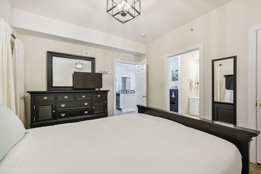 Фото Tropic Winds by Book That Condo