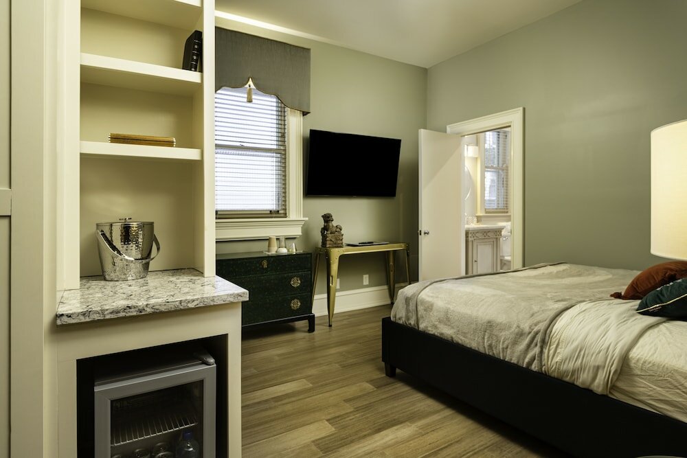 Фото The Edward Hotel