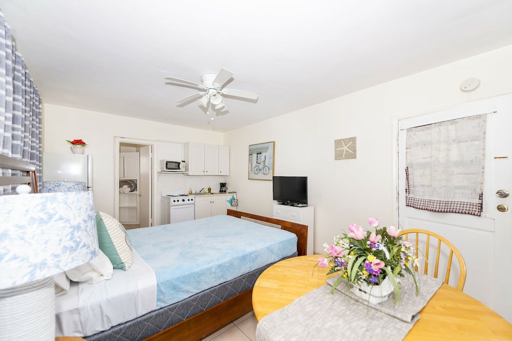 Фото Tropic Isle Hotel and Apartment