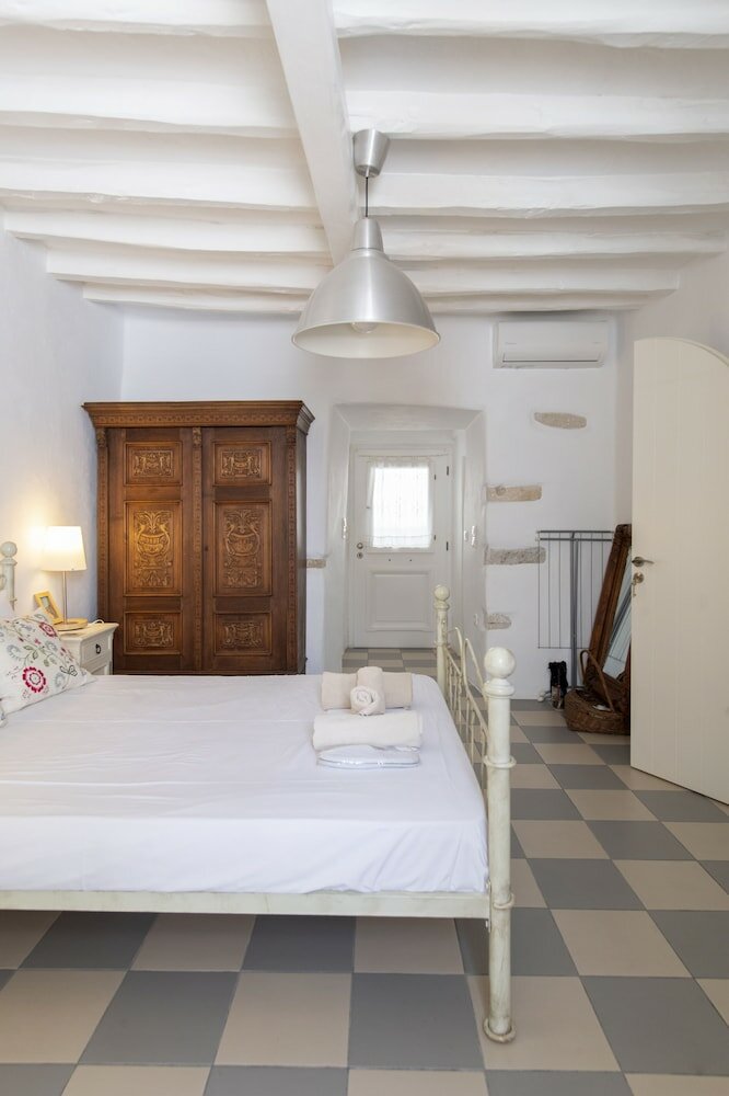 Фото Traditional stonebuilt house