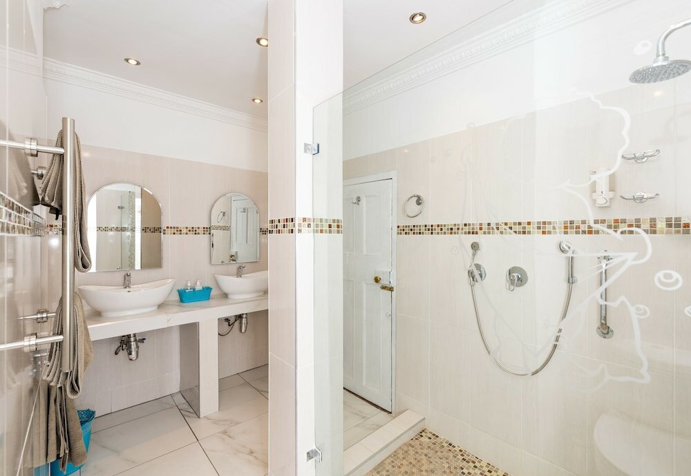 Фото 7 Church Street Guest House