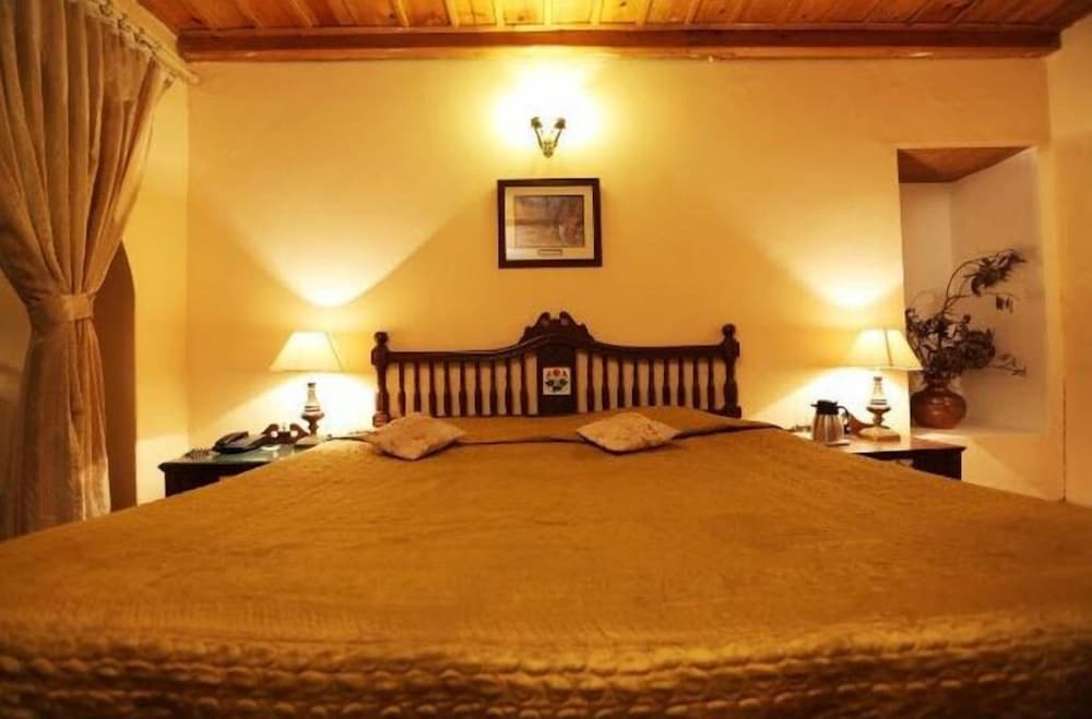 Фото WelcomHeritage Windsor Lodge