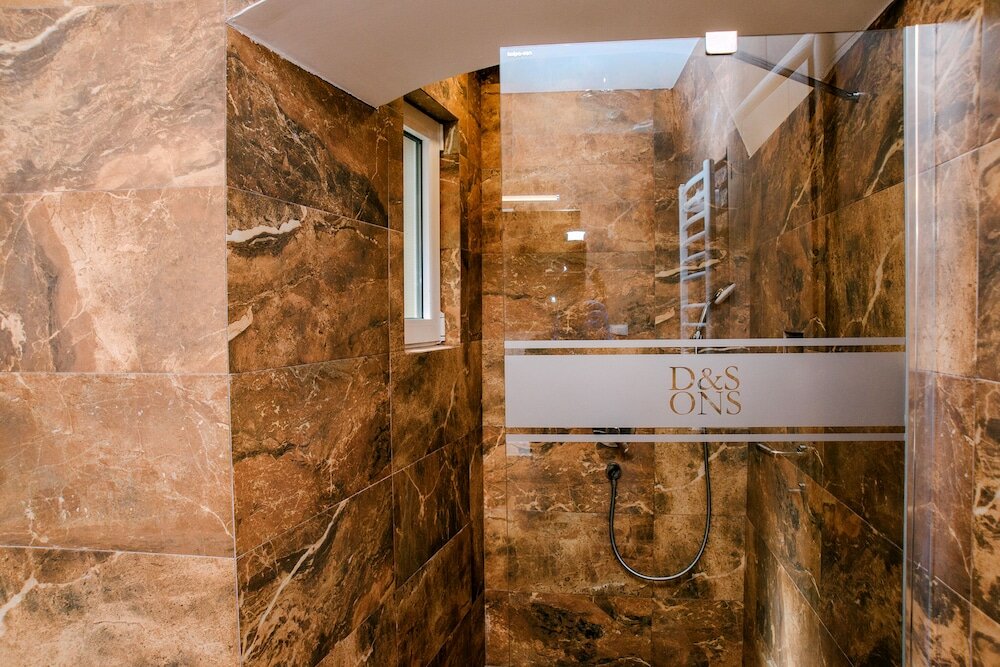 Фото D & Sons Apartments