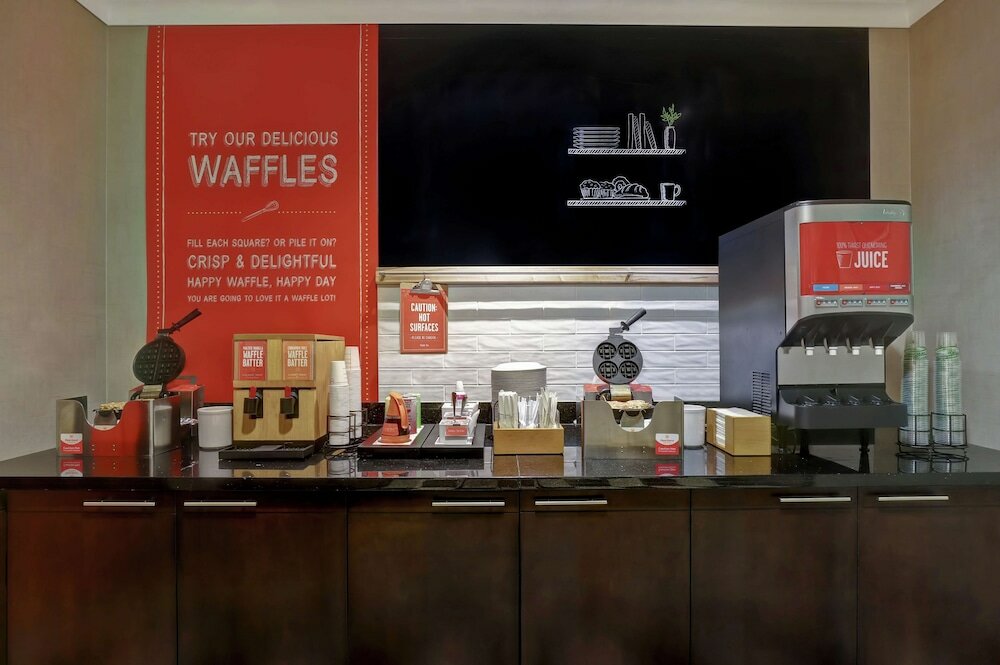 Фото Hampton Inn by Hilton Toronto Airport Corporate Centre