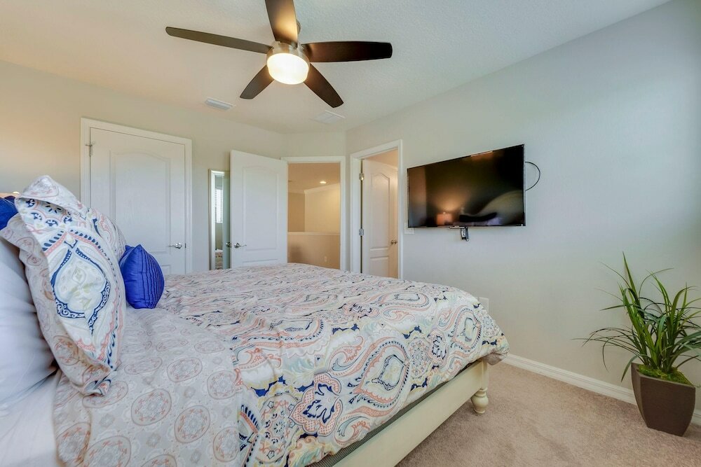 Фото Erin's Windsor at Westside Vacation Home