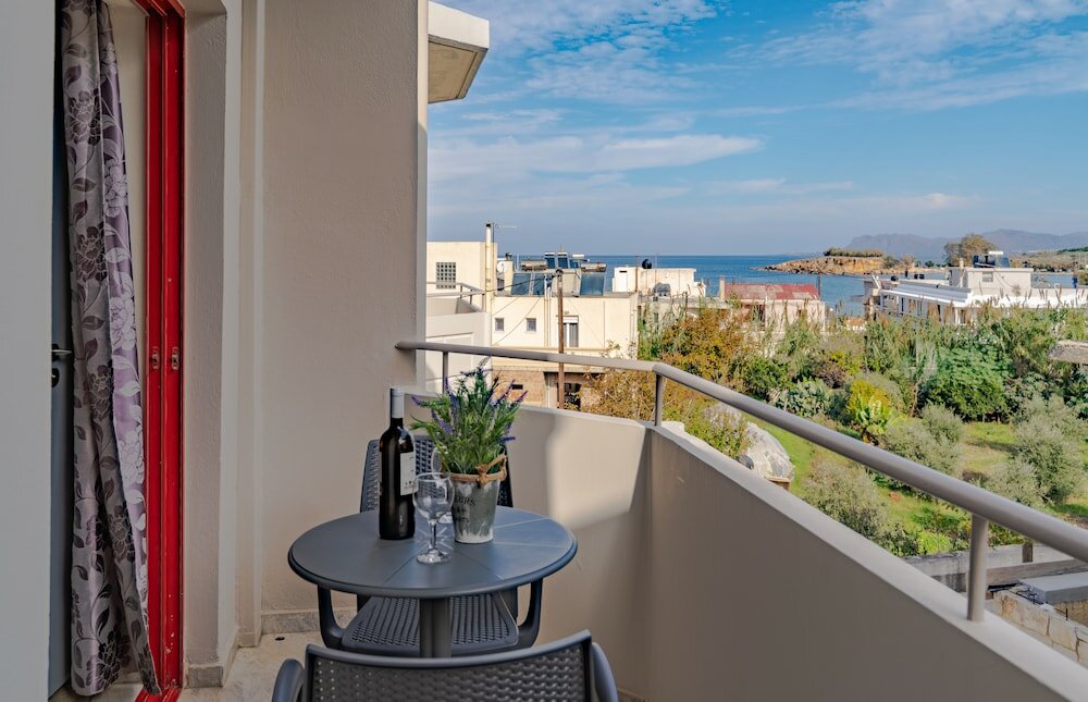 Фото Saint-Trope Studios