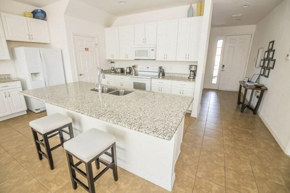 Фото Elegant Providence Resort Pool Home