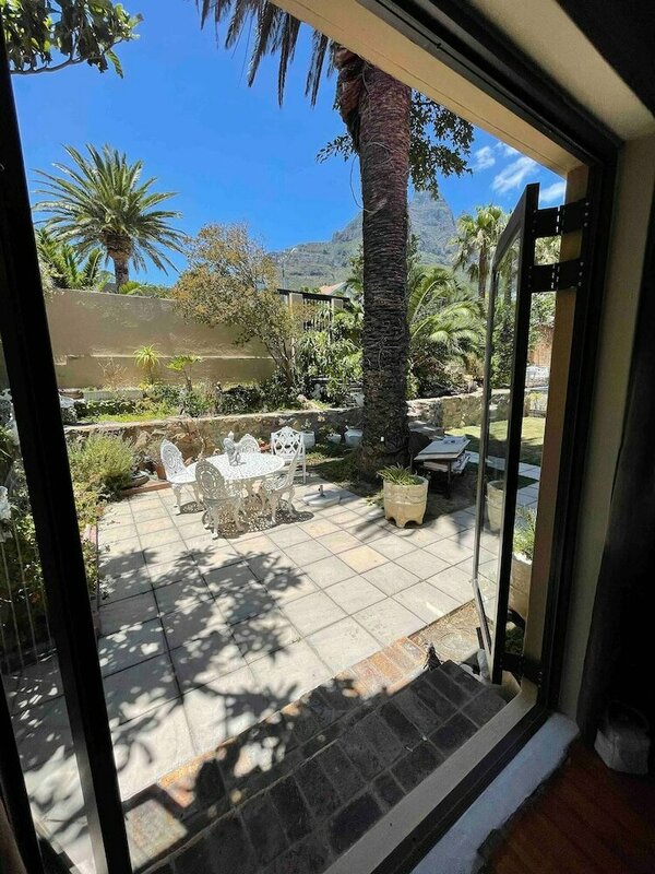 Гостиница Living In Mountain Views Camps Bay в Кейптауне