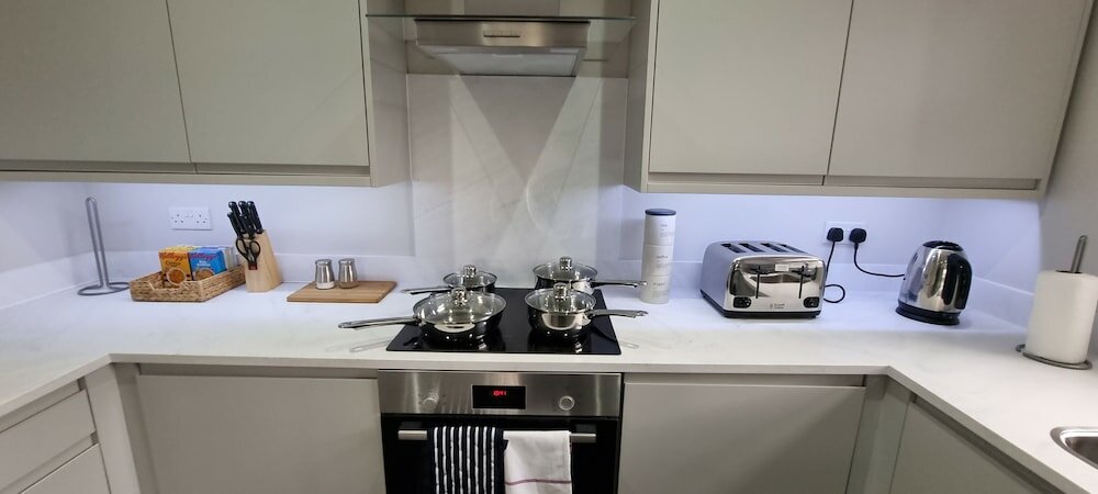 Фото Crown Place 2 & 3 Bedroom Luxury Apts