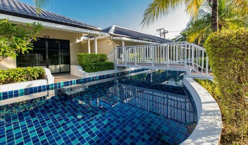 Гостиница Blu Boat Pool Access Resort в Чалонге