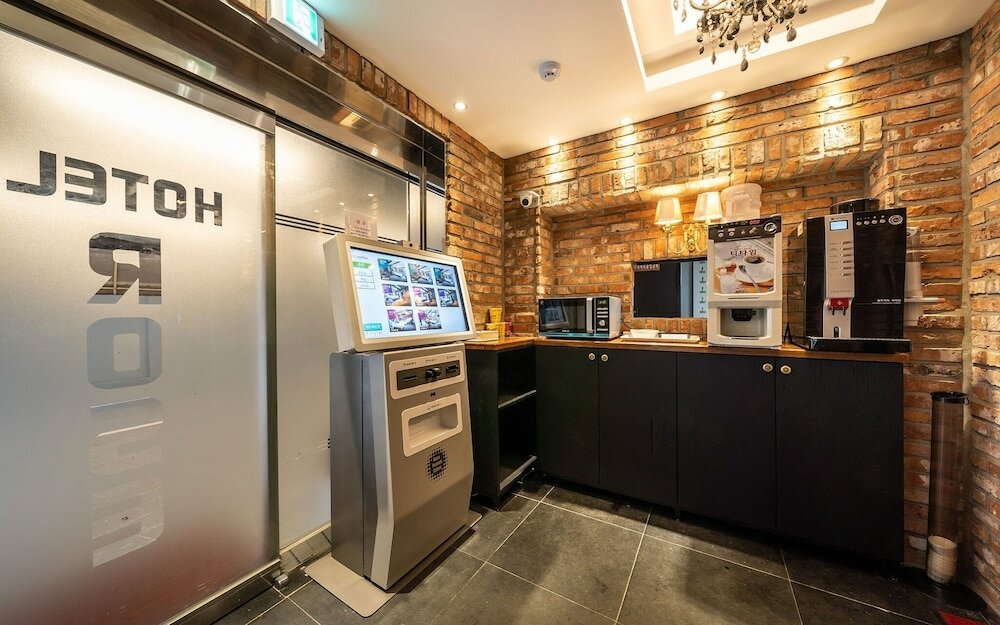 Фото Suwon City Hall Station Rose