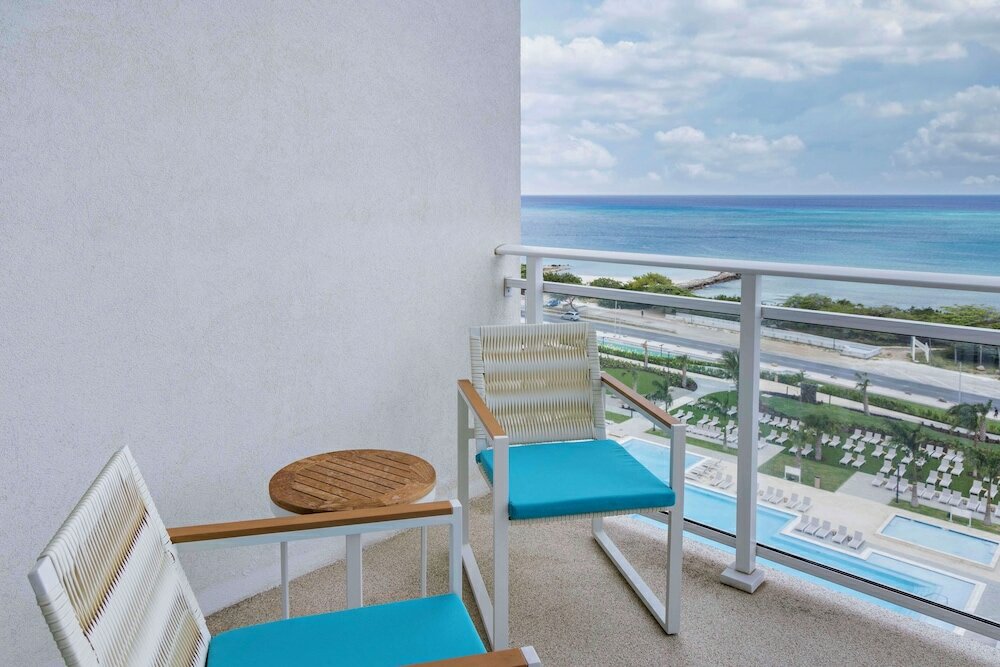 Фото Embassy Suites by Hilton Aruba Resort