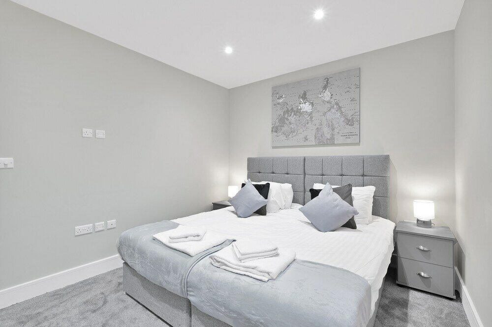 Фото Crown Place 2 & 3 Bedroom Luxury Apts