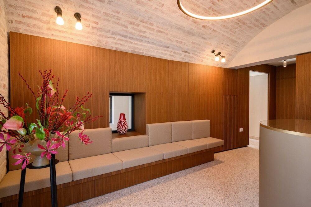 Фото Zlata Ladjica Boutique Hotel