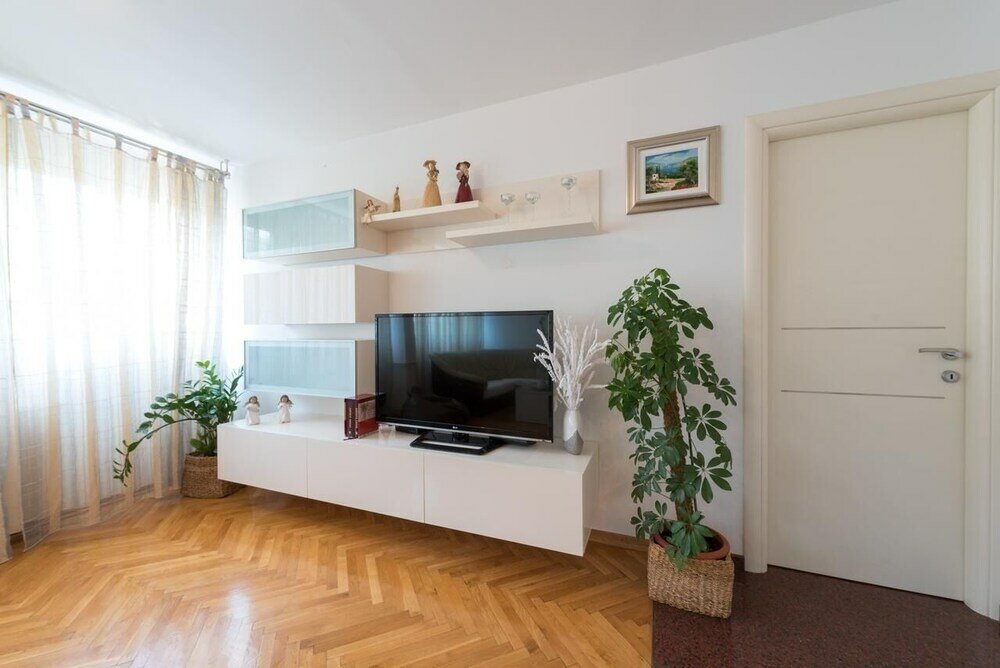 Фото Snjeza - Spacious & Comfortable - A1