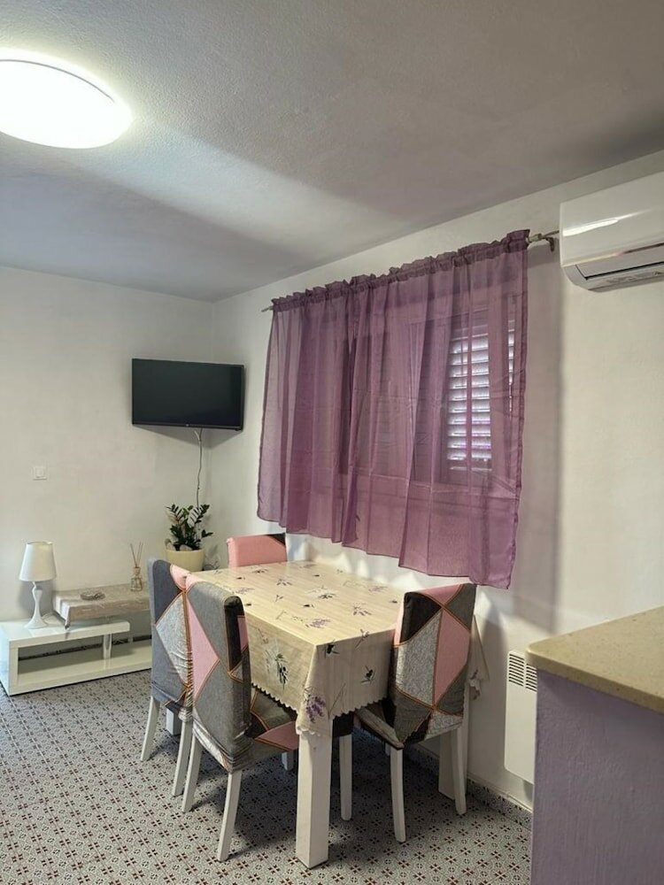 Фото Tonka - 150 m From Beach - A1 Prizemlje