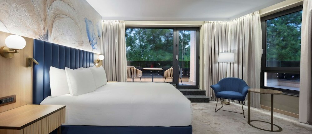 Фото DoubleTree by Hilton Plovdiv Center