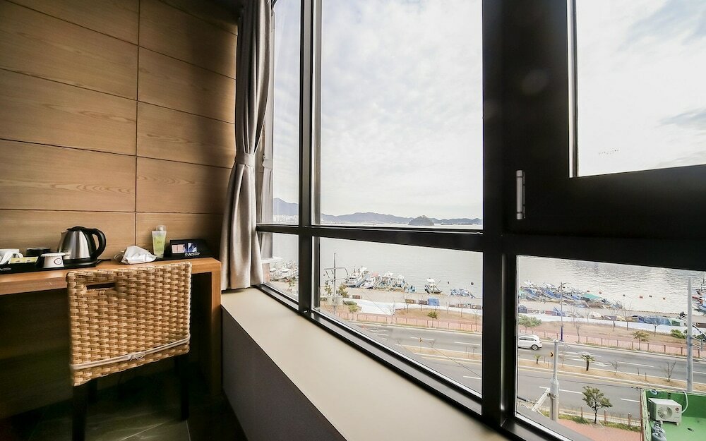 Фото Changwon Jinhae Almond Hotel