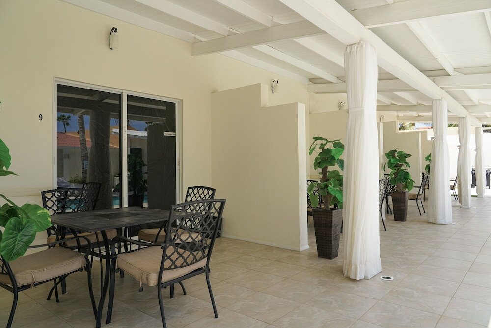 Фото Yoyita Suites Aruba