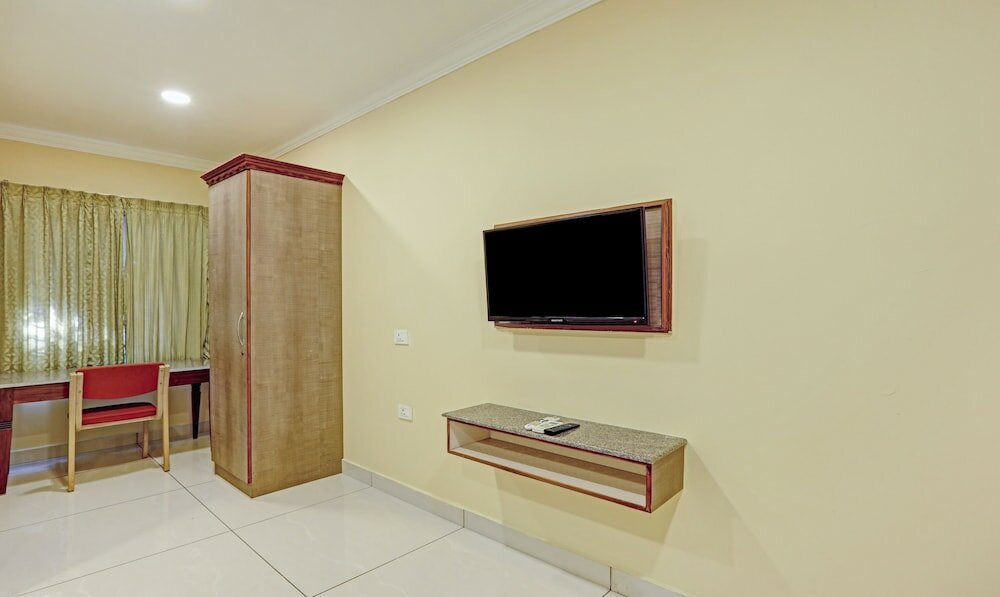 Фото Treebo White Wings