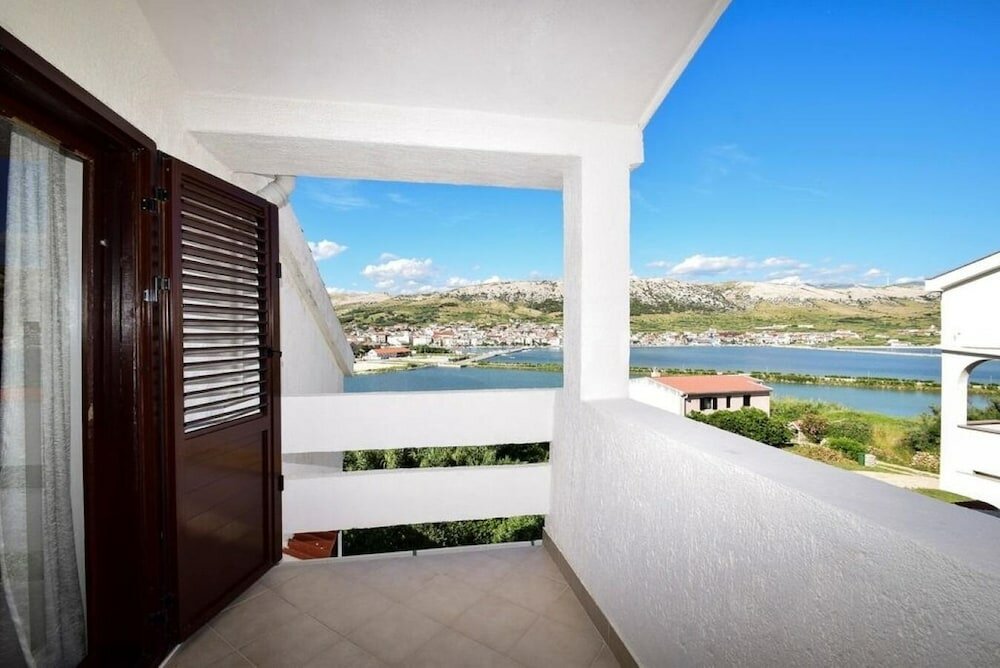 Фото Mate - Free Parking - A4