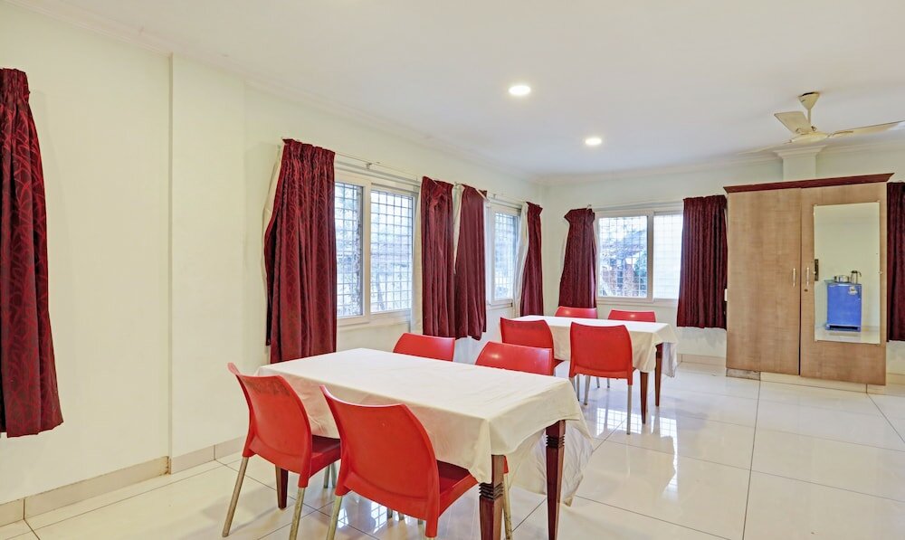 Фото Treebo White Wings