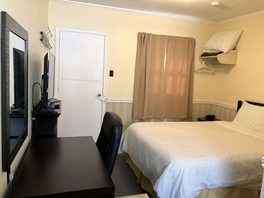 Фото Edgewater Motel & Campground