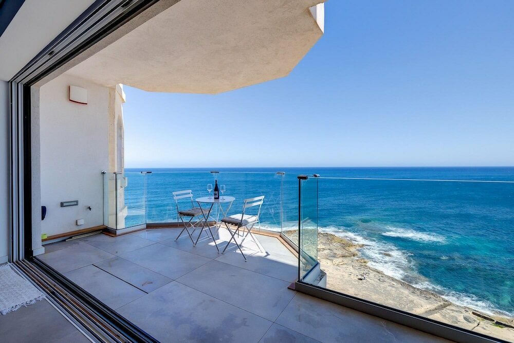 Фото Superb Seafront Family Apartment