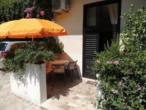 Гостиница Jure - Ground Floor Studio-apartments - Sa2 в Макарске